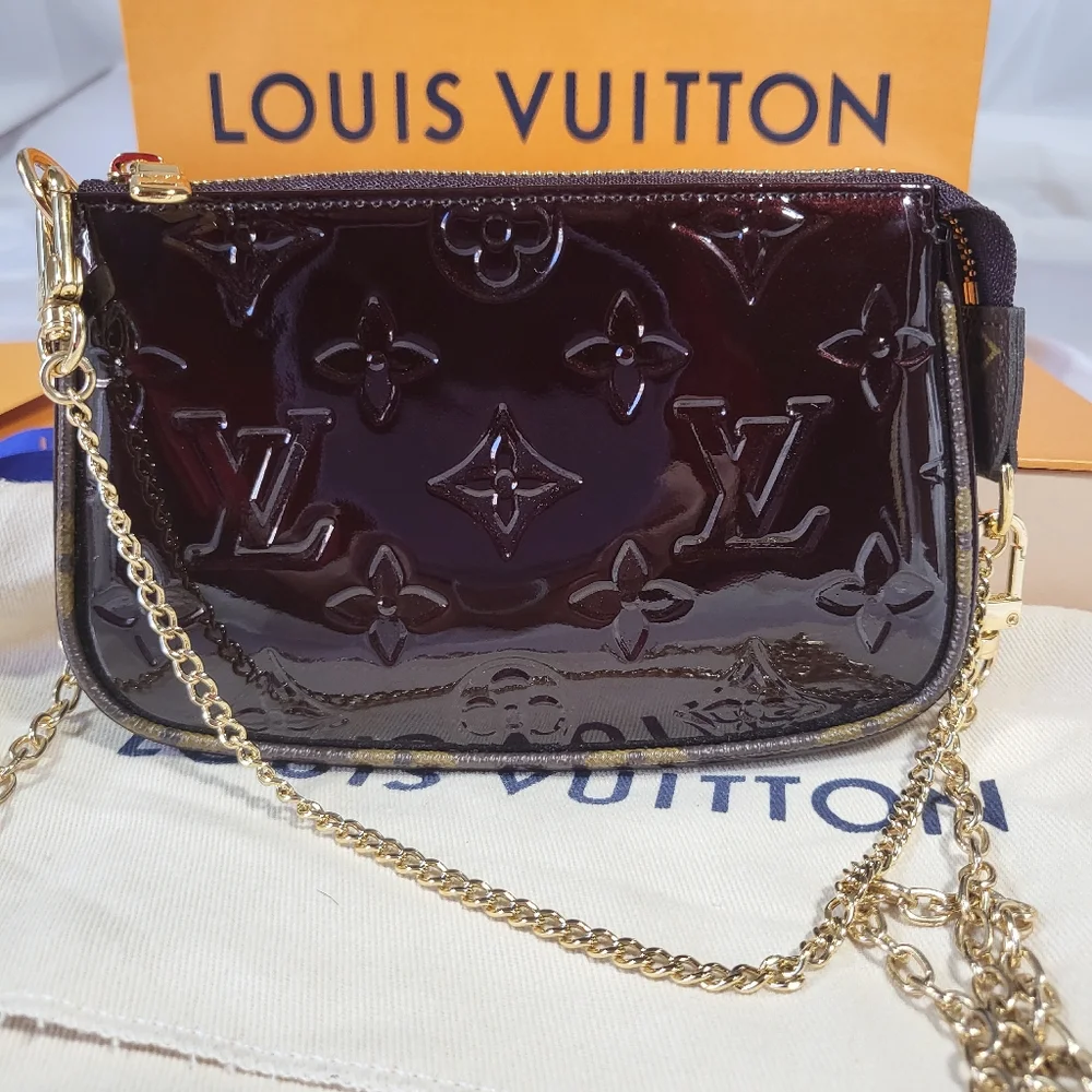 Sold- Brand new authentic Louis Vuitton Mini Pochette Vernis - Picture 3 of 16